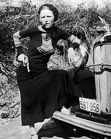 220px-BonnieParkerCigar1933.jpg