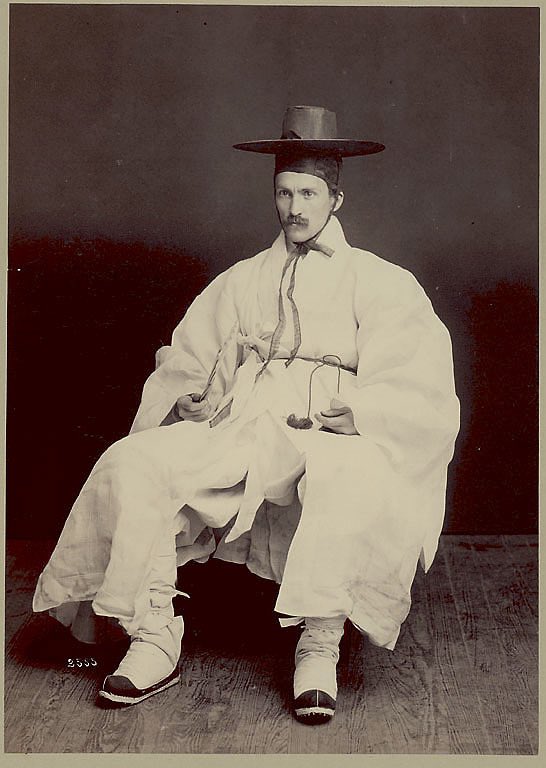 5cIHRFwrq0mO0AuM6i8Ucs.jpg 구한말 한복 입은 외국인들