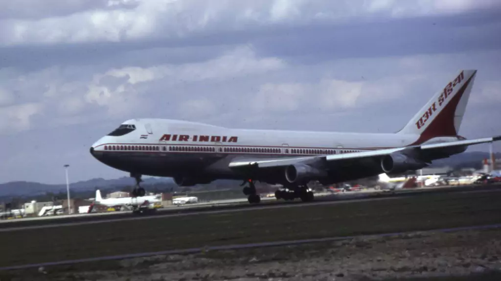 crashes-air-india-flight-855-1978.webp