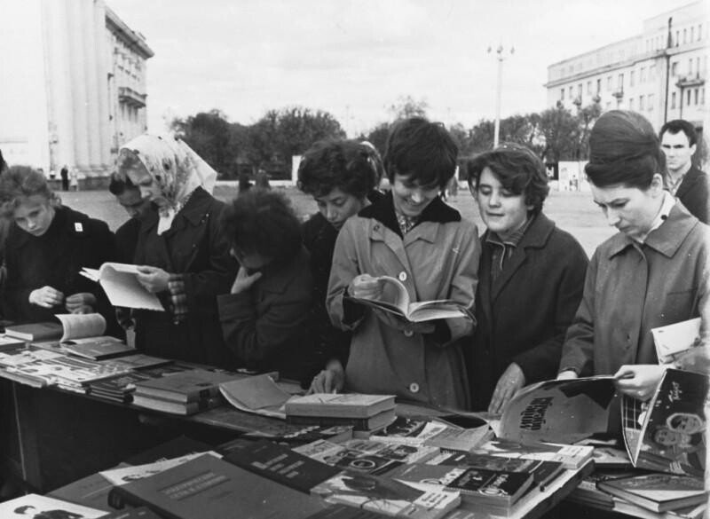 readingkirov04-800x585.jpg 약스압) 공산주의가 가장 잘나가던 시기의 모습들