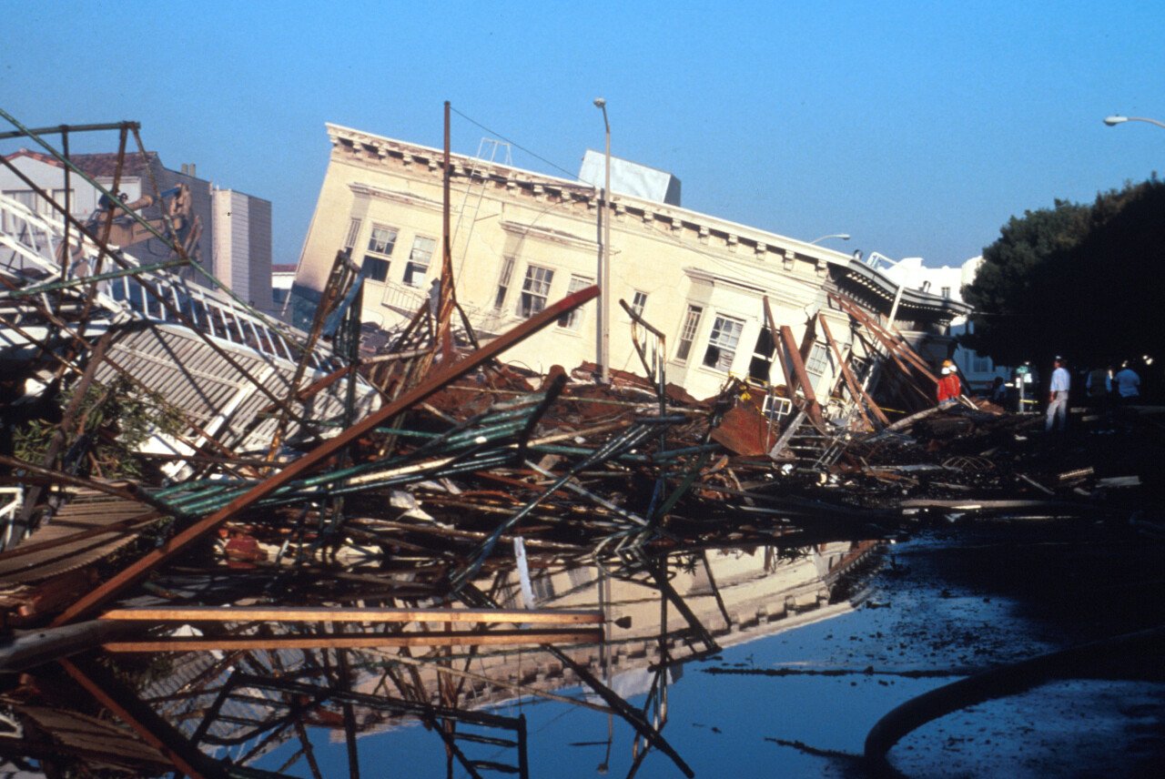 LomaPrietaSFDivisideroCollapseMeyer.jpg 인류 역사상 최초로 생중계된 지진