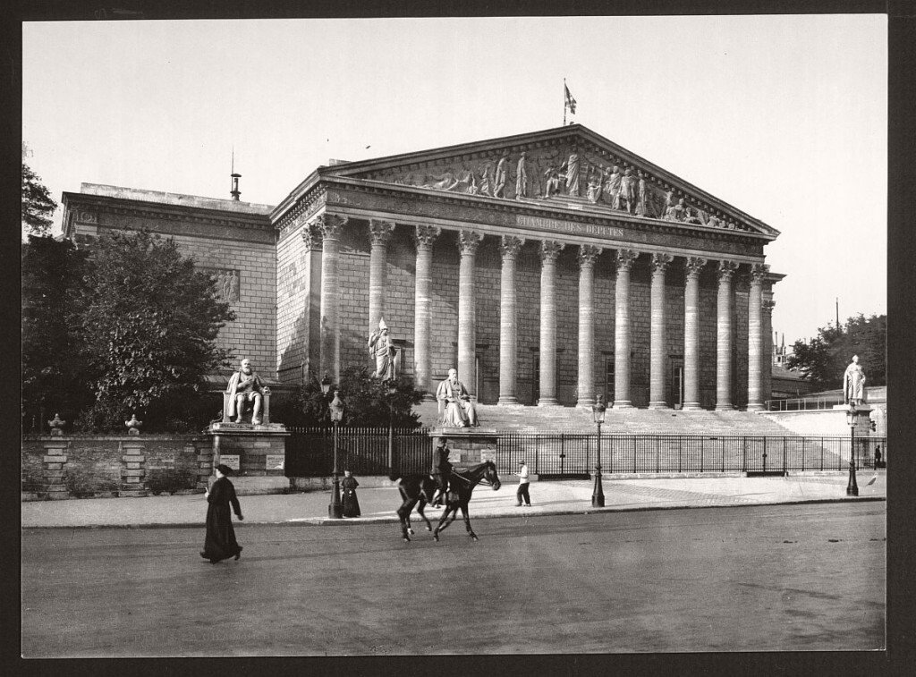 historic-bw-photos-of-paris-france-late-19th-century-02-1024x757.jpg