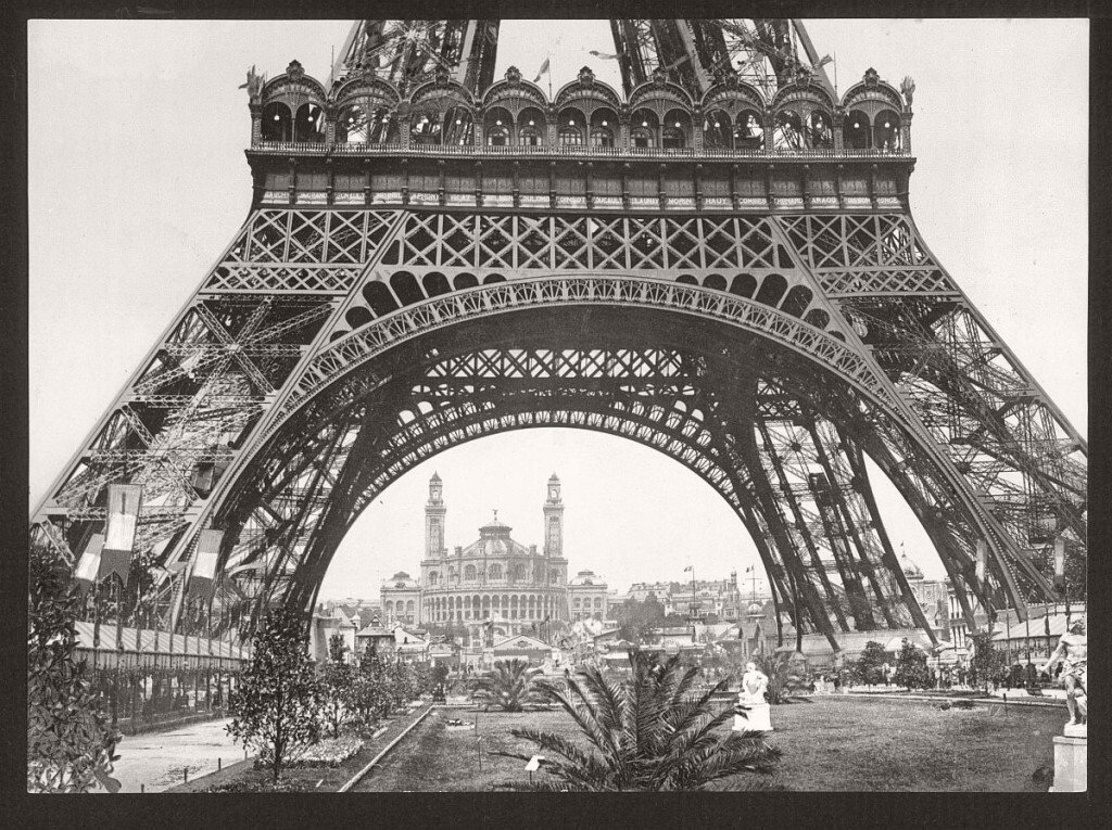 historic-bw-photos-of-paris-france-late-19th-century-18-1024x765.jpg