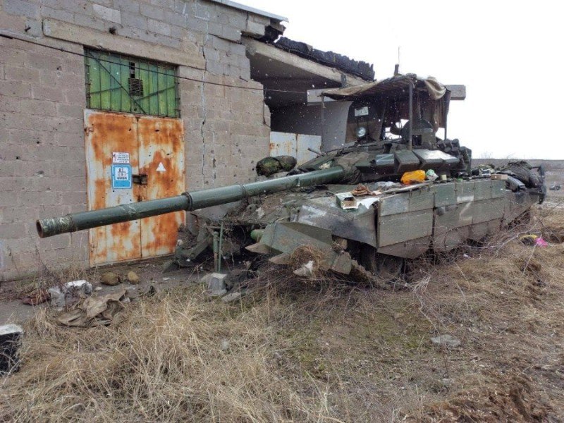 Destruction＿of＿Russian＿tanks＿by＿Ukrainian＿troops＿in＿Mariupol＿（3）.jpg 지금까지 본 러시아 Z자 중 가장 역겨운 사례