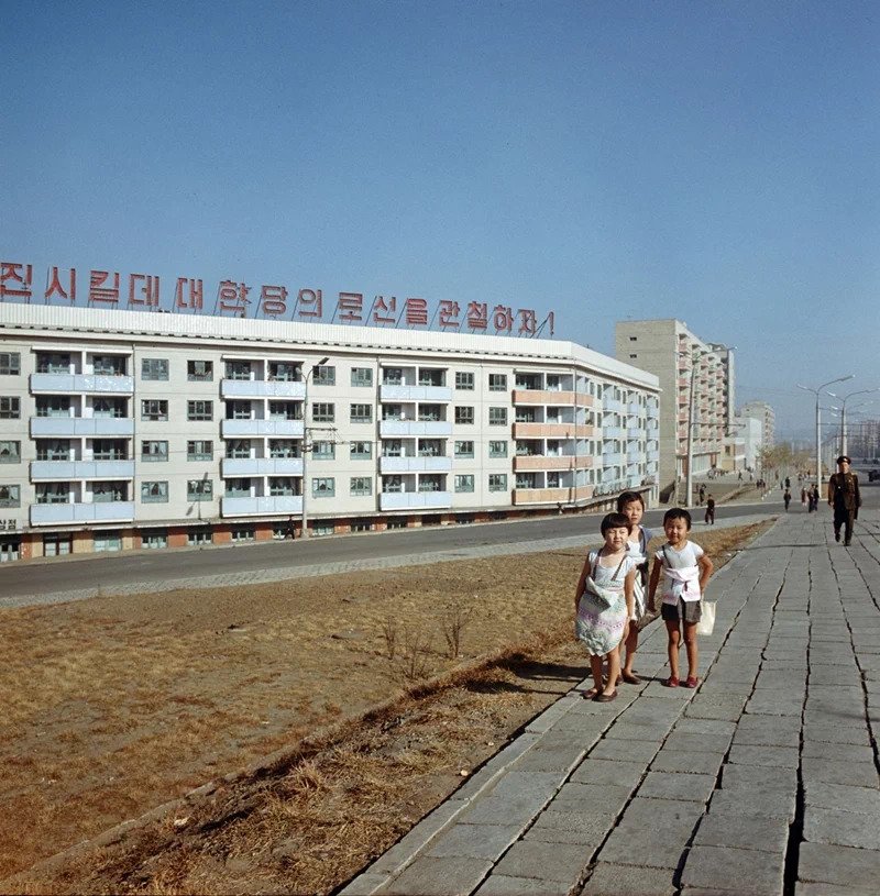 1723202907722.webp.ren.jpg 1971년의 북한 평양.jpg(스압 주의)