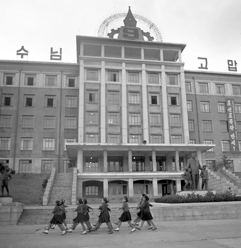 1723202926366.webp.ren.jpg 1971년의 북한 평양.jpg(스압 주의)