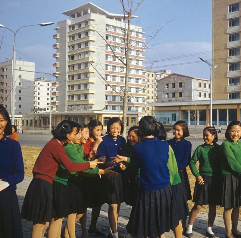 1723202914847.webp.ren.jpg 1971년의 북한 평양.jpg(스압 주의)