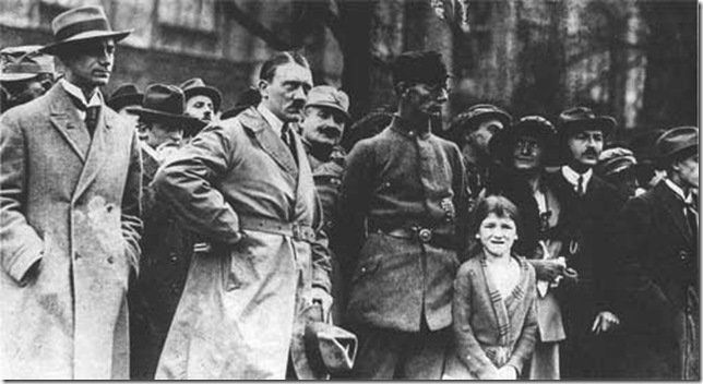image.png 1923년 11월 8일의 뮌헨의 모습들