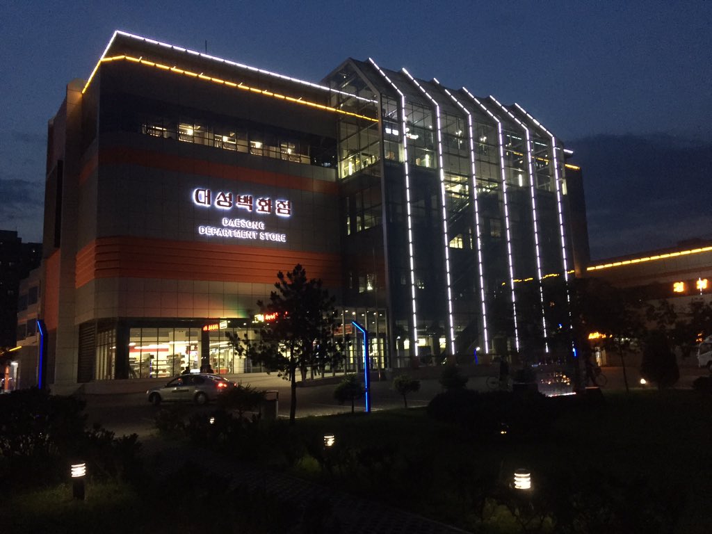 D8cSU2TXkAA80Sk.jpg 평양의 (비교적) 최근 모습들.jpg