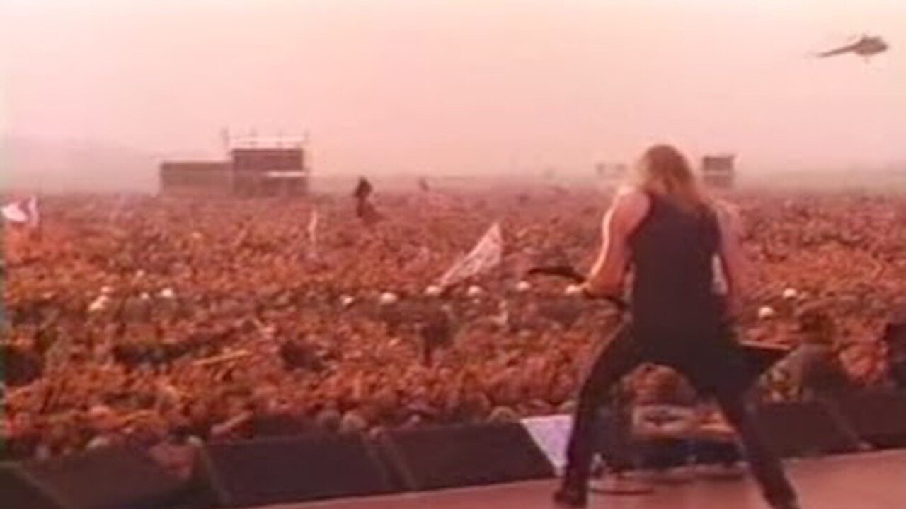 Metallica-Moscow-1991.jpg &quot;미국의 문화승리&quot; 를 상징하는 사진 중 하나