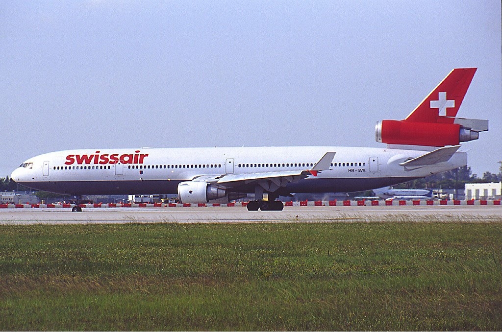 Swissair_McDonnell_Douglas_MD-11_KvW.jpg