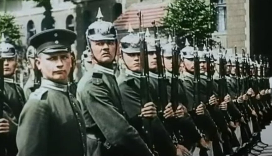 Screenshot 2024-02-20 at 23.11.43.JPG 흑백 영상을 컬러 영상으로 채색한 20세기 초 독일 베를린의 모습
