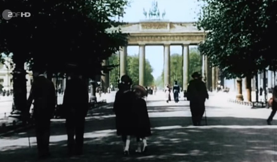 Screenshot 2024-02-20 at 22.50.01.JPG 흑백 영상을 컬러 영상으로 채색한 20세기 초 독일 베를린의 모습