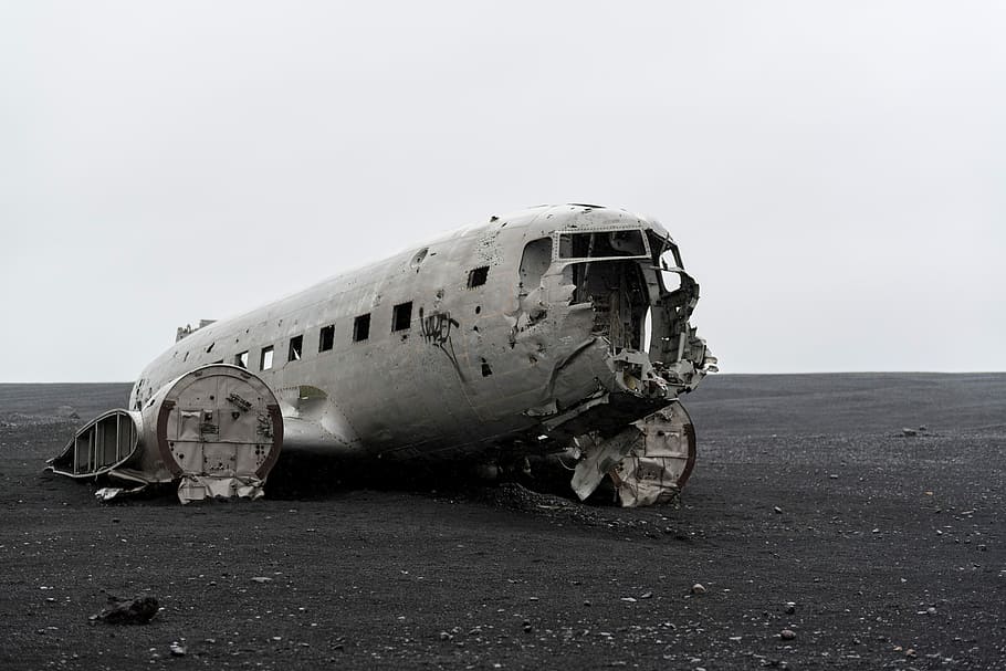 plane-airplane-crash-wreck.jpg