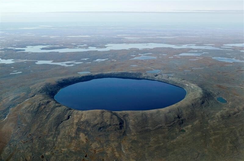 캐나다 pingualuit crater 직경 3.44km 깊이 400m.jpg 세계 곳곳의 운석 충돌구