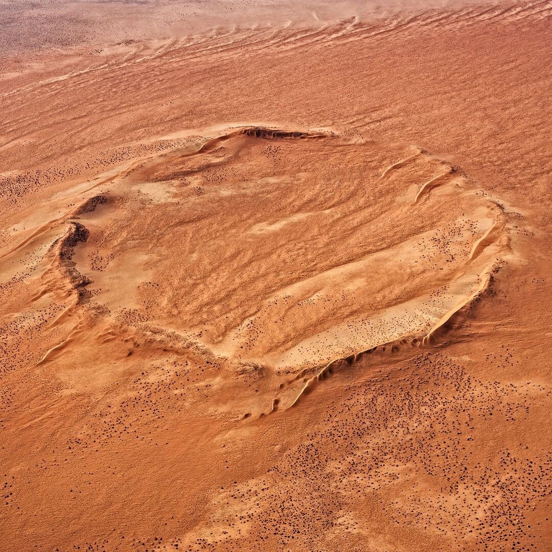 나미비아 roter kamm crater 직경 2.5km.jpg 세계 곳곳의 운석 충돌구