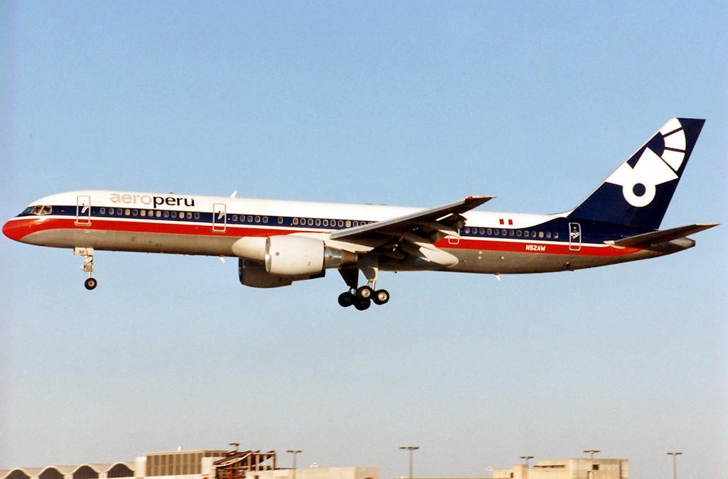 Aeroperú_Boeing_757-200_N52AW_MIA_1996-1-8.png.jpg