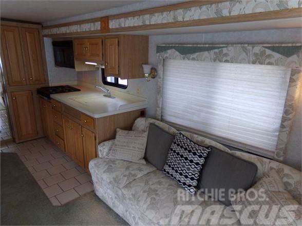other-winnebago-austral,150102128984_17.jpg 미국에서 미친 월세에 대한 해결책 중 하나