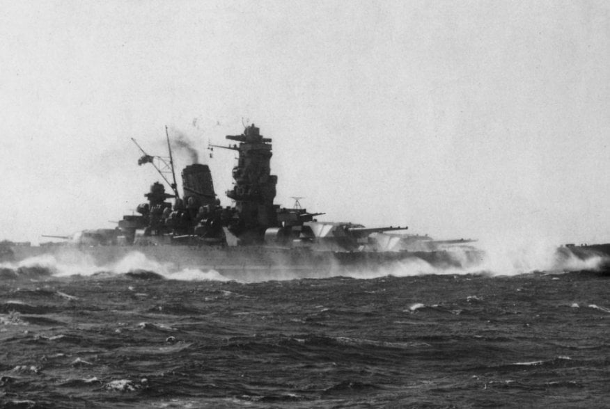 Japanese_battleship_Yamato_running_trials_off_Bungo_Strait,_20_October_1941 (3) (1).jpg 2차대전 당시 일본군 전함의 생존율ㄷㄷㄷㄷㄷㄷ
