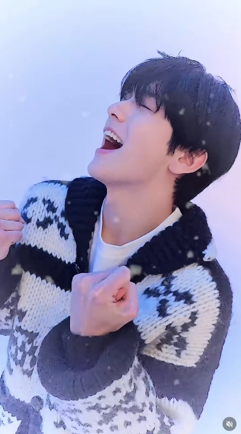 수빈이 가디건 정보 💙🩶 2번째 사진