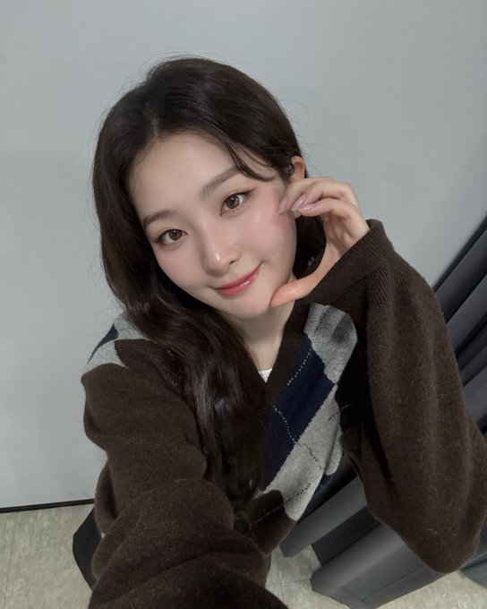 슬기 아가일 니트 🩶 3번째 사진