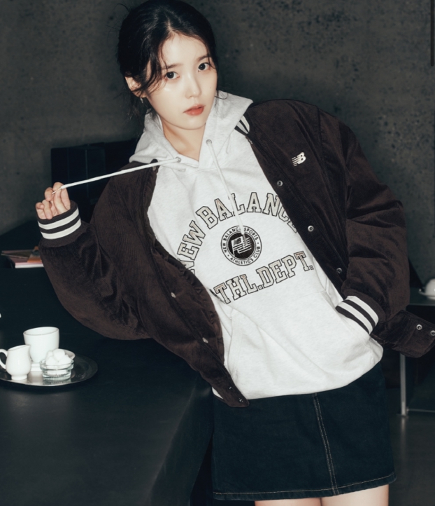 아이유 뉴발 바시티