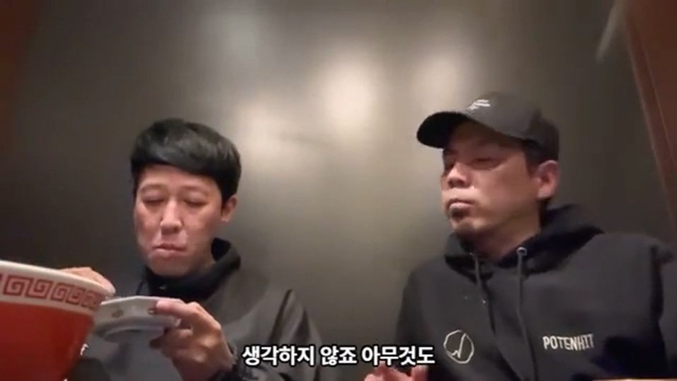 1 (21).jpg 케이팝 걸그룹 콘서트를 보고 현타가 왔다는 일본 개그맨 둘.jpg