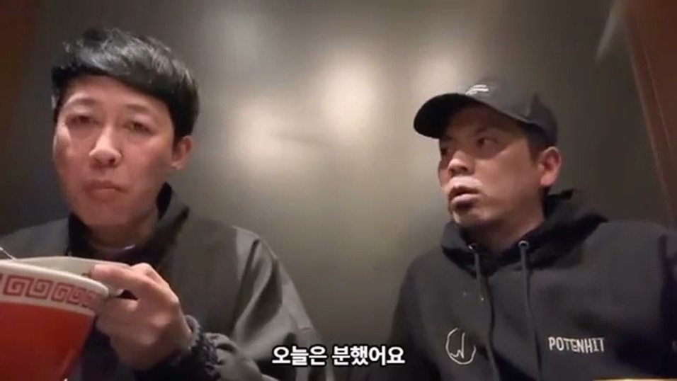 1 (13).jpg 케이팝 걸그룹 콘서트를 보고 현타가 왔다는 일본 개그맨 둘.jpg