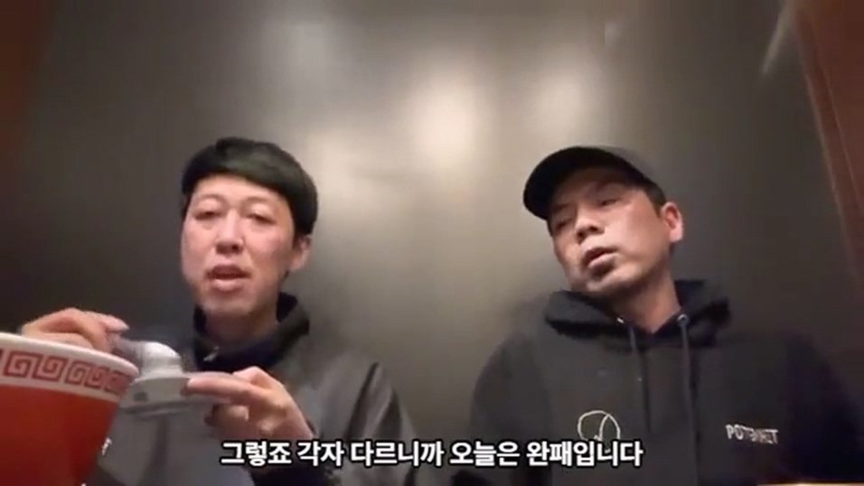 1 (27).jpg 케이팝 걸그룹 콘서트를 보고 현타가 왔다는 일본 개그맨 둘.jpg