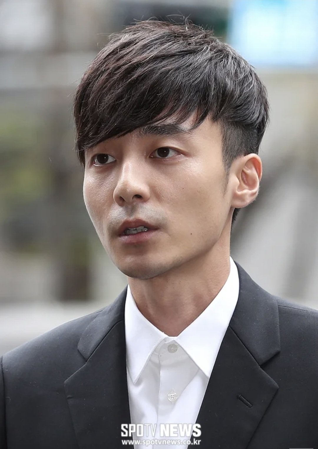 Screenshot_20250401_093013_Chrome.jpg 김수현 기자회견 얼굴상태랑 대비됐던 로이킴