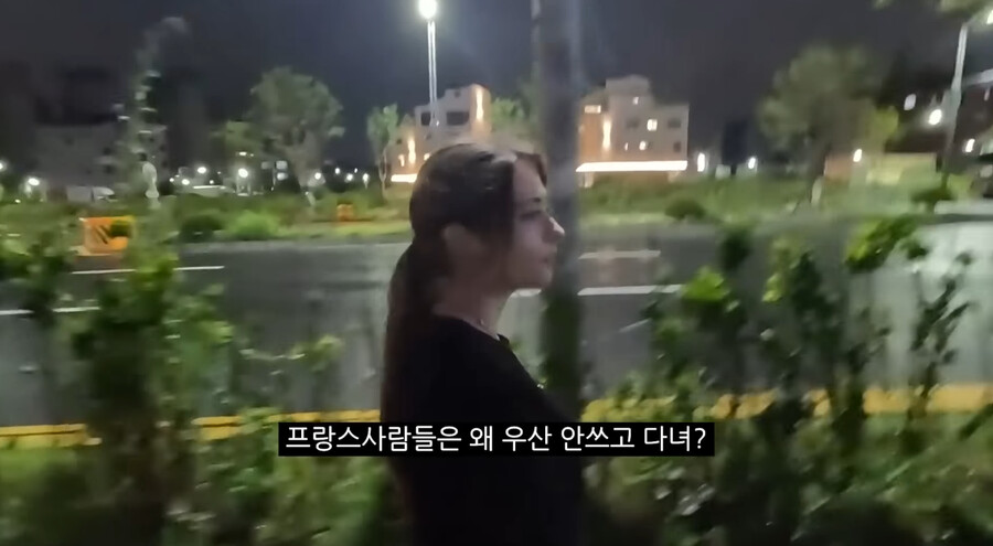 img/23/07/21/1897820a7777f633.png 한국남자랑 결혼한 프랑스 누나가 비와도 우산 안쓰는 이유 ㄷㄷㄷㄷ...jpg 한국남자랑 결혼한 프랑스 누나가 비와도 우산 안쓰는 이유 ㄷㄷㄷㄷ...jpg