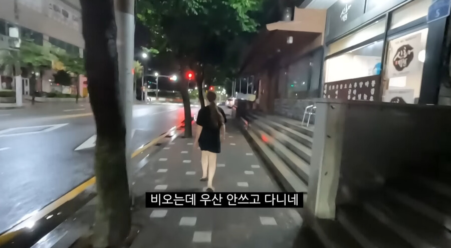 img/23/07/21/1897820979f7f633.png 한국남자랑 결혼한 프랑스 누나가 비와도 우산 안쓰는 이유 ㄷㄷㄷㄷ...jpg 한국남자랑 결혼한 프랑스 누나가 비와도 우산 안쓰는 이유 ㄷㄷㄷㄷ...jpg
