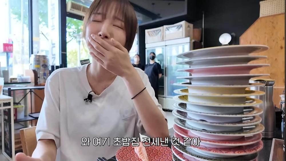 회전초밥집에서 쯔양이 먹은 접시량4.webp.jpg