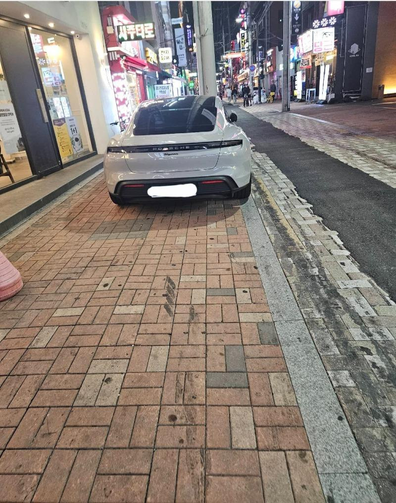 대구 동성로 인도 주차 95대 신고4.jpg