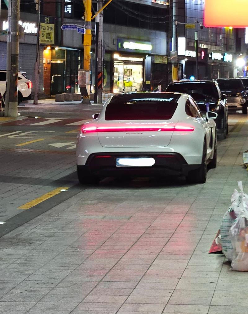 대구 동성로 인도 주차 95대 신고6.jpg